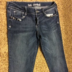 Mid wash capri bedazzled jeans